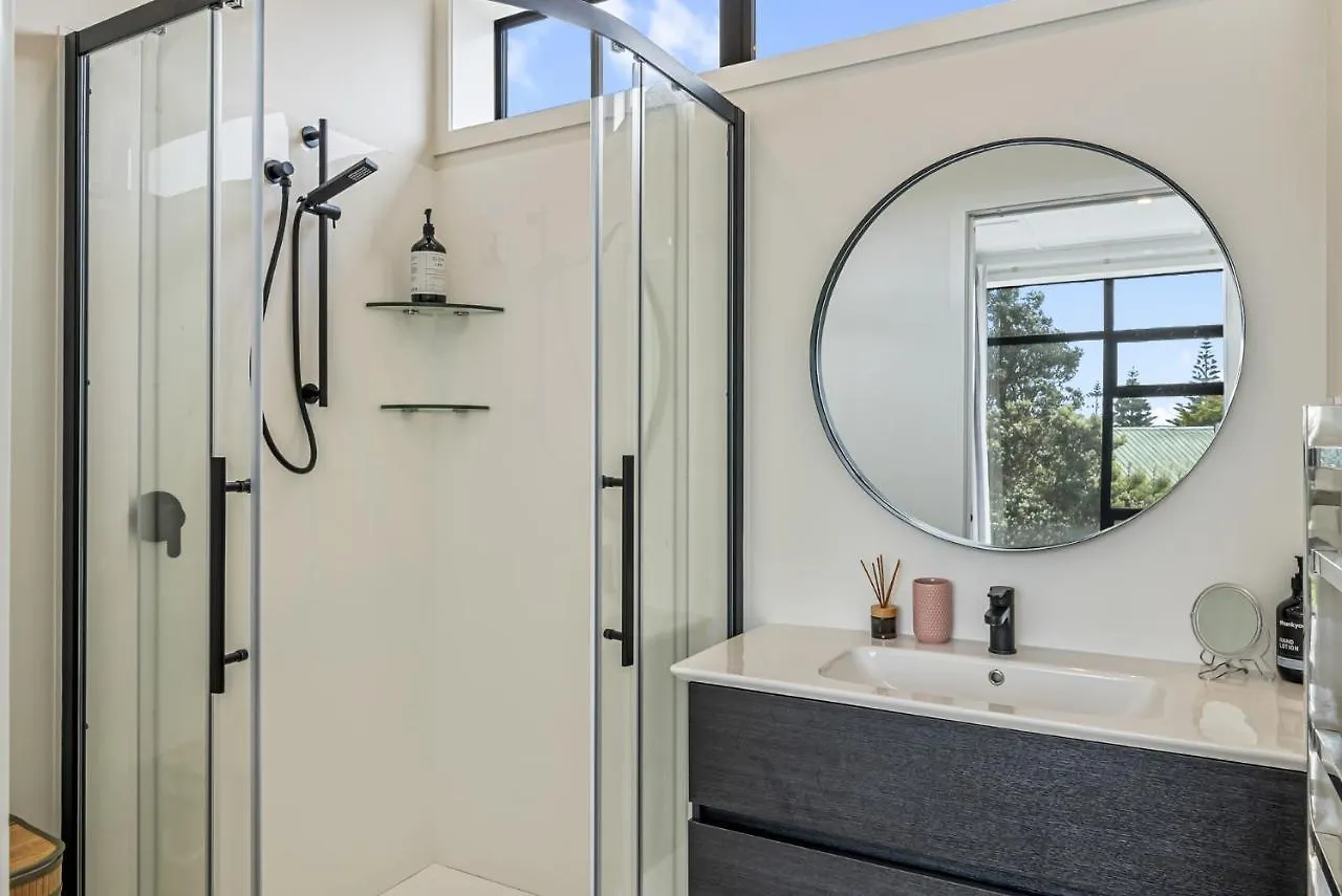 Sun And Serenity - Waikanae Beach Holiday Home New Zealand