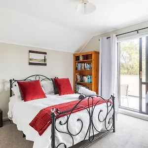Quiet And Cosy Waikanae